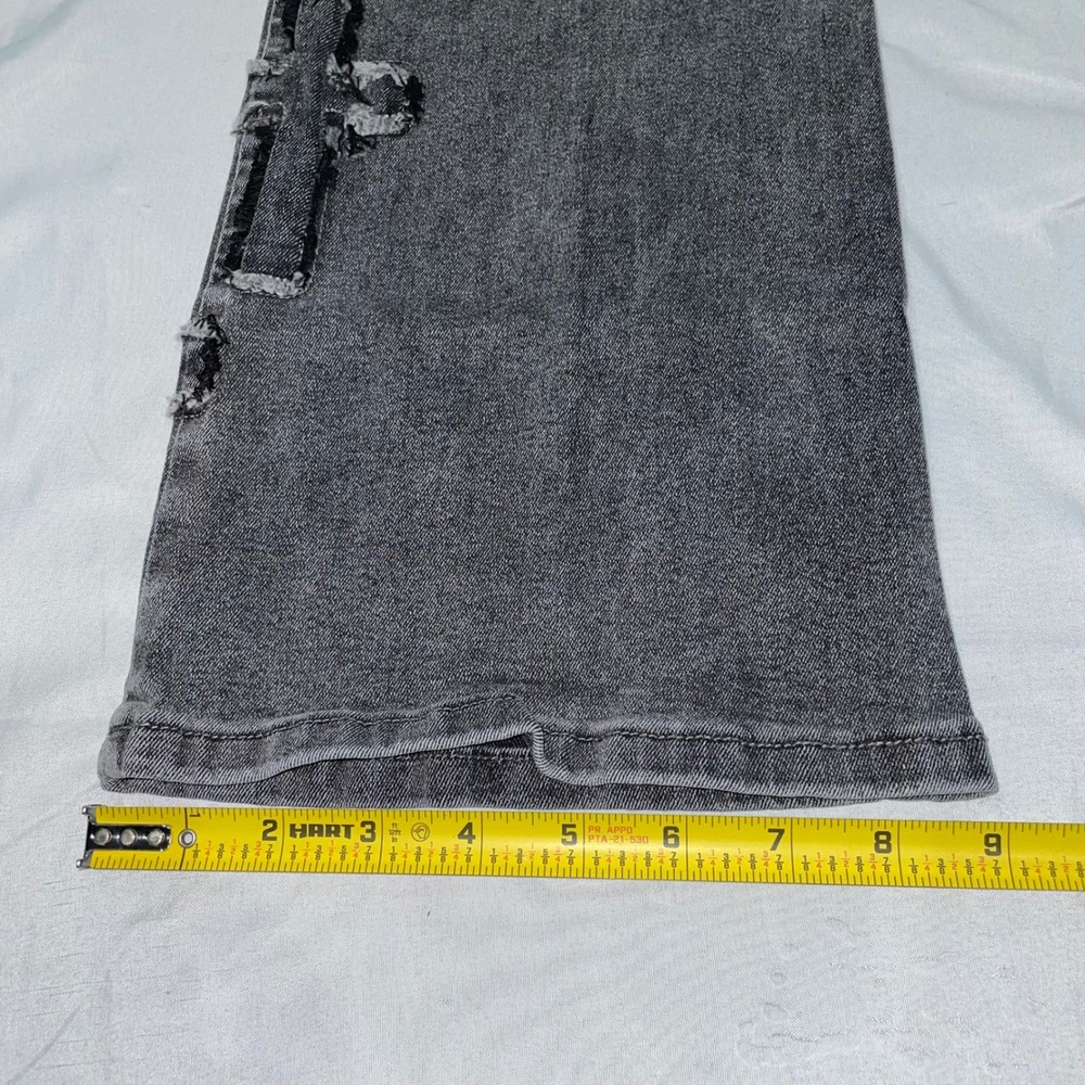 Ashley Mason Premium Womens Gray Flare Jeans Cross Patch Distressed Size 9/29 - Picture 7 of 9